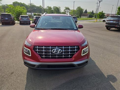 New 2025 Hyundai Venue Limited image 3