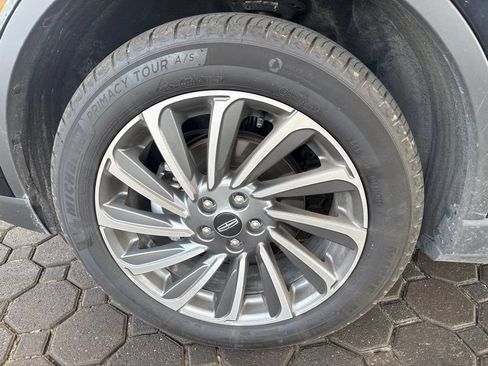 Certified 2025 Lincoln Corsair Reserve AWD/4WD image 8