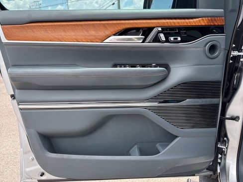 Used 2022 Jeep Grand Wagoneer Series II w/ Convenience Group III image 43