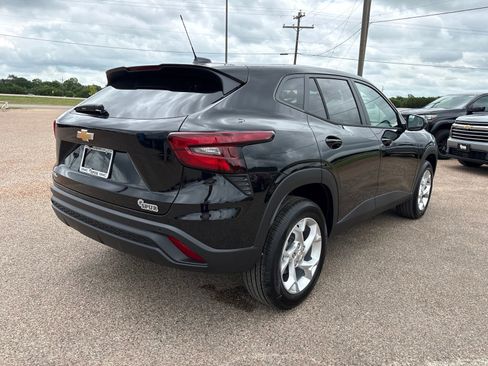 New 2026 Chevrolet Trax LS w/ LS Convenience Package FWD image 6