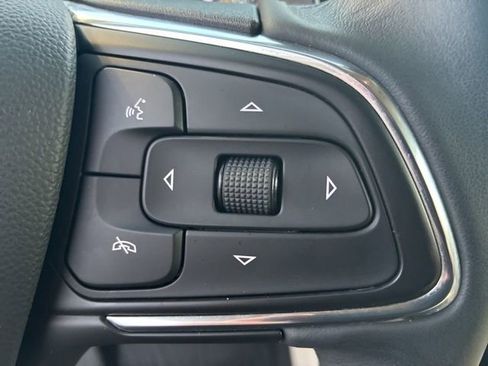 Used 2023 Buick Envision Avenir image 32