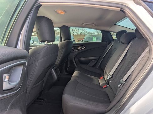 Used 2015 Chrysler 200 Limited FWD image 13