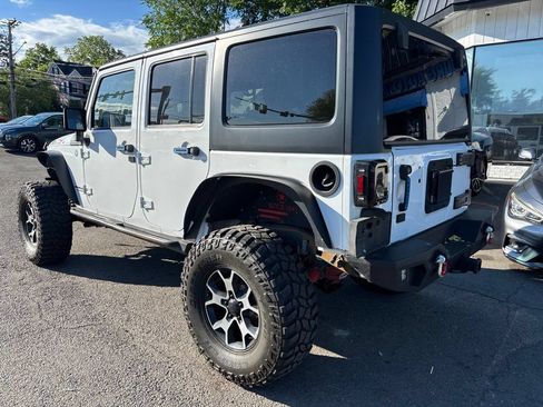 Used 2015 Jeep Wrangler Unlimited Rubicon w/ Connectivity Group AWD/4WD image 4