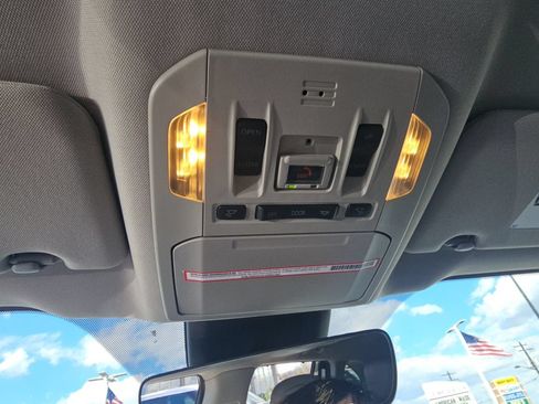Used 2023 Toyota Highlander XLE AWD/4WD image 21