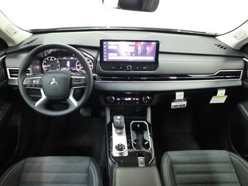 New 2025 Mitsubishi Outlander SE image 20