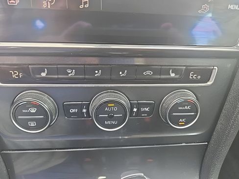 Used 2018 Volkswagen e-Golf SEL FWD image 26