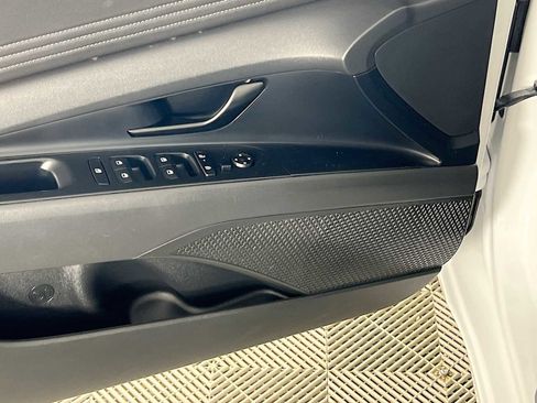 Certified 2025 Hyundai Elantra Sport image 18