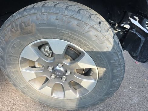 Used 2018 Jeep Wrangler Unlimited Sahara w/ Cold Weather Group AWD/4WD image 4