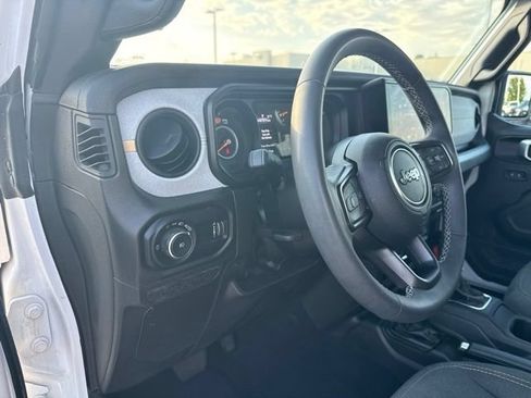 Used 2025 Jeep Wrangler Unlimited Sport AWD/4WD image 14