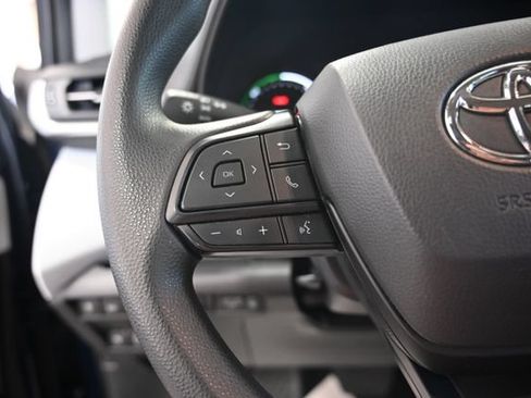 Certified 2025 Toyota Sienna LE AWD/4WD image 24