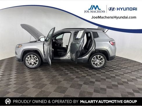 Used 2023 Jeep Compass Latitude image 10