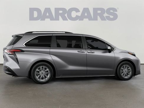 New 2026 Toyota Sienna XLE FWD image 8