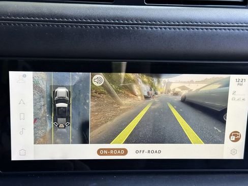 Used 2020 Land Rover Defender 110 SE image 32