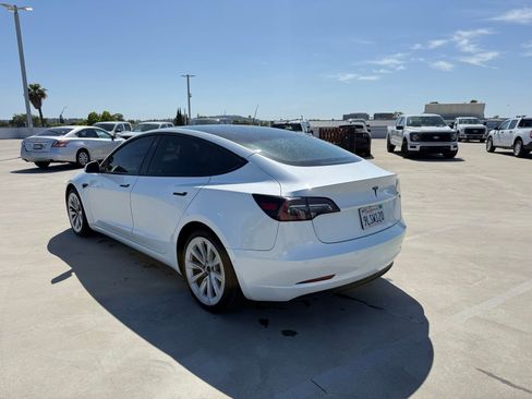 Used 2022 Tesla Model 3 RWD image 2
