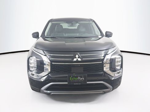 Used 2025 Mitsubishi Outlander SE FWD image 2
