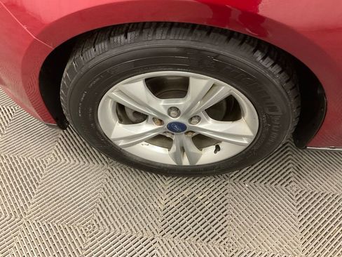 Used 2013 Ford Focus SE w/ SE Winter Pkg image 9