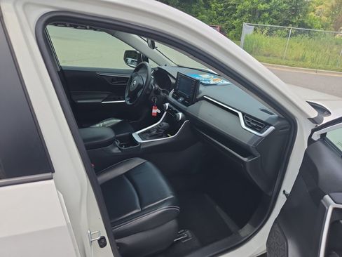 Used 2022 Toyota RAV4 LE FWD image 32