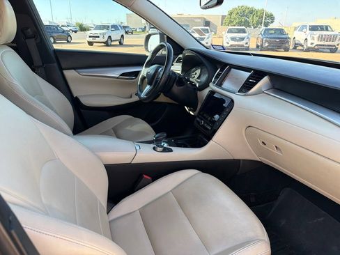 Used 2019 INFINITI QX50 Luxe w/ Navigation Package FWD image 11