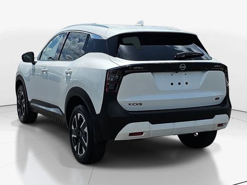 Used 2025 Nissan Kicks SR FWD image 8