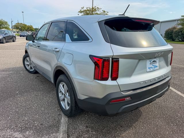 Used 2022 Kia Sorento LX FWD image 5