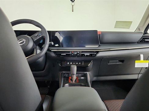 Certified 2025 Nissan Kicks SR FWD image 17