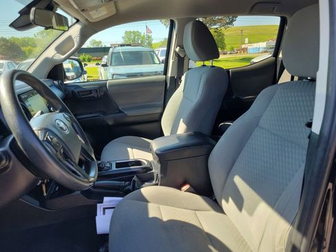 Used 2020 Toyota Tacoma SR AWD/4WD image 11