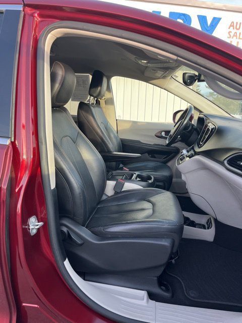 Used 2019 Chrysler Pacifica Touring-L FWD image 35