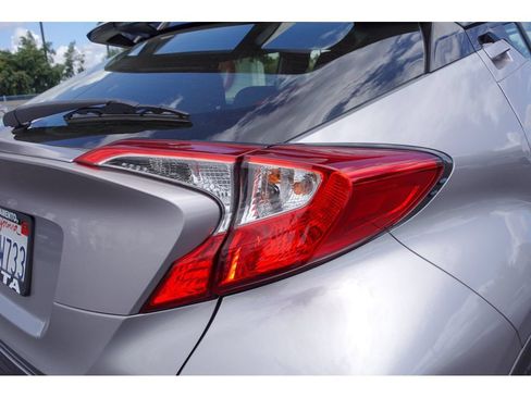 Certified 2019 Toyota C-HR XLE FWD image 5