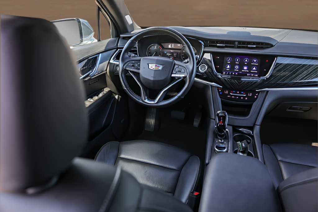 Certified 2025 Cadillac XT6 Premium Luxury FWD image 29