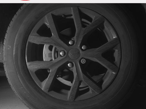 Used 2024 Jeep Grand Cherokee Altitude image 11