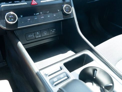 Used 2025 Hyundai Sonata SEL FWD image 22
