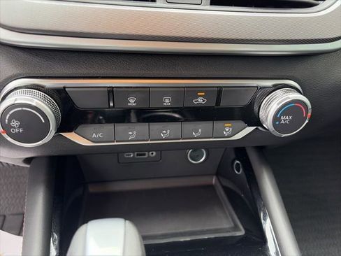 Certified 2025 Nissan Altima 2.5 SR image 18