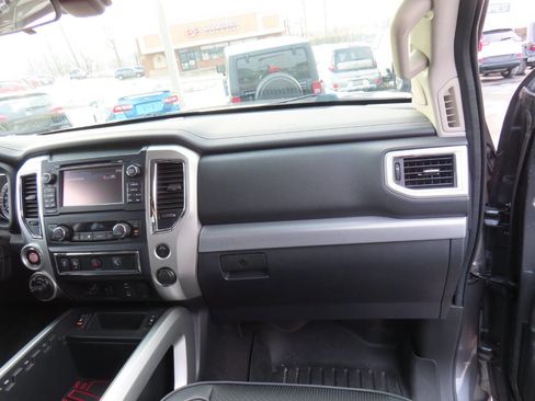 Used 2017 Nissan Titan PRO-4X image 28