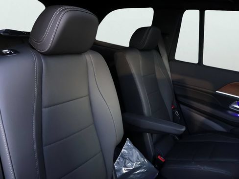 Used 2025 Mercedes-Benz GLS 450 4MATIC image 14