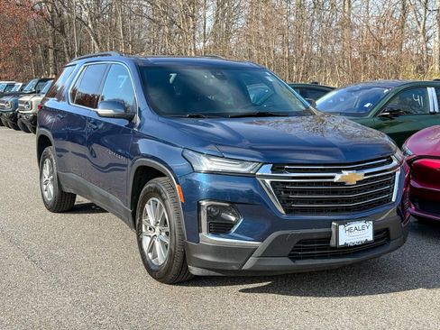Used 2023 Chevrolet Traverse LT image 1