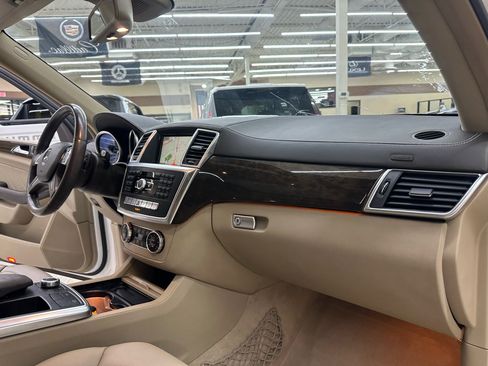 Used 2016 Mercedes-Benz GL 450 4MATIC w/ Premium I Package image 45