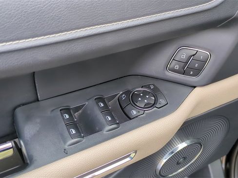 Used 2024 Ford Expedition Limited image 13