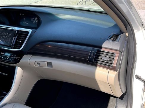 Certified 2017 Honda Accord EX-L image 13