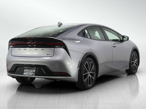 Used 2025 Toyota Prius XLE image 7
