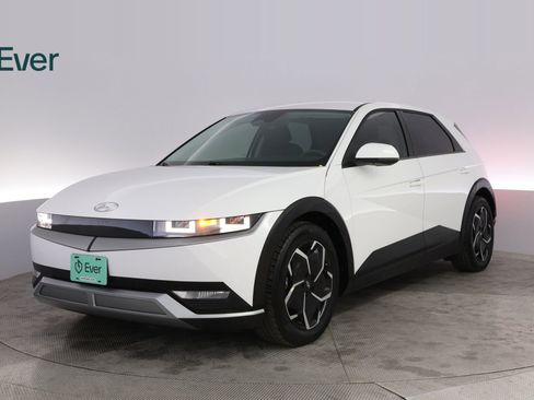 Used 2024 Hyundai Ioniq 5 SEL image 2