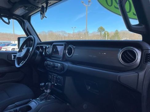 Used 2020 Jeep Wrangler Unlimited Sahara w/ Cold Weather Group image 26