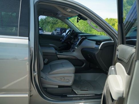 Used 2020 Chevrolet Tahoe LT w/ Luxury Package RWD image 20