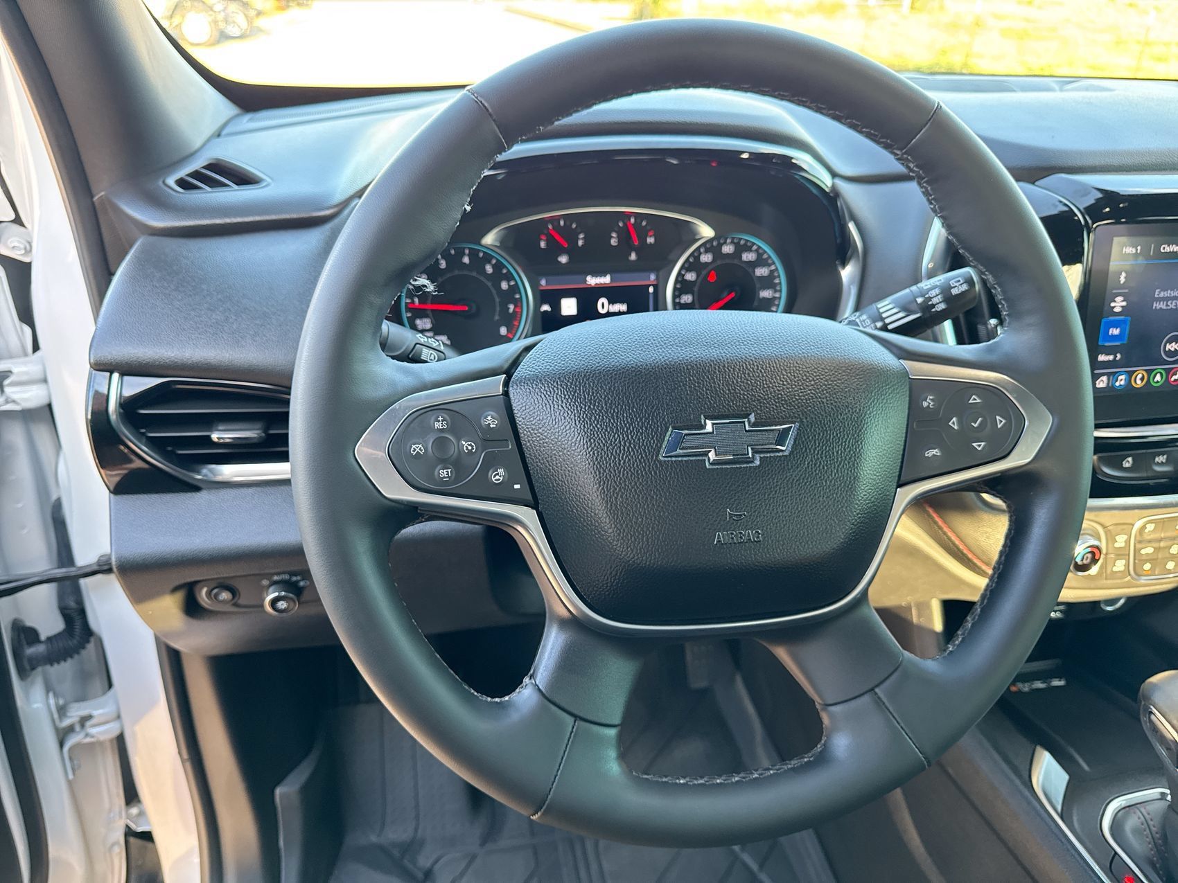 Used 2023 Chevrolet Traverse RS FWD image 14