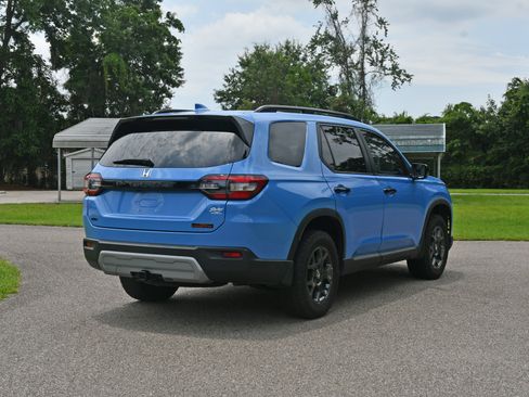 Used 2024 Honda Pilot TrailSport image 4