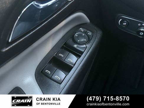 Used 2021 Chevrolet Equinox LS w/ LS Convenience Package FWD image 9