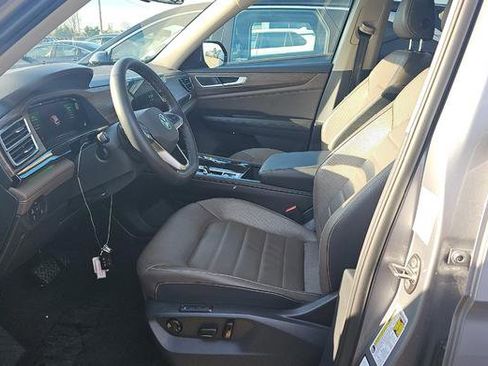 Used 2025 Volkswagen Atlas SEL image 4