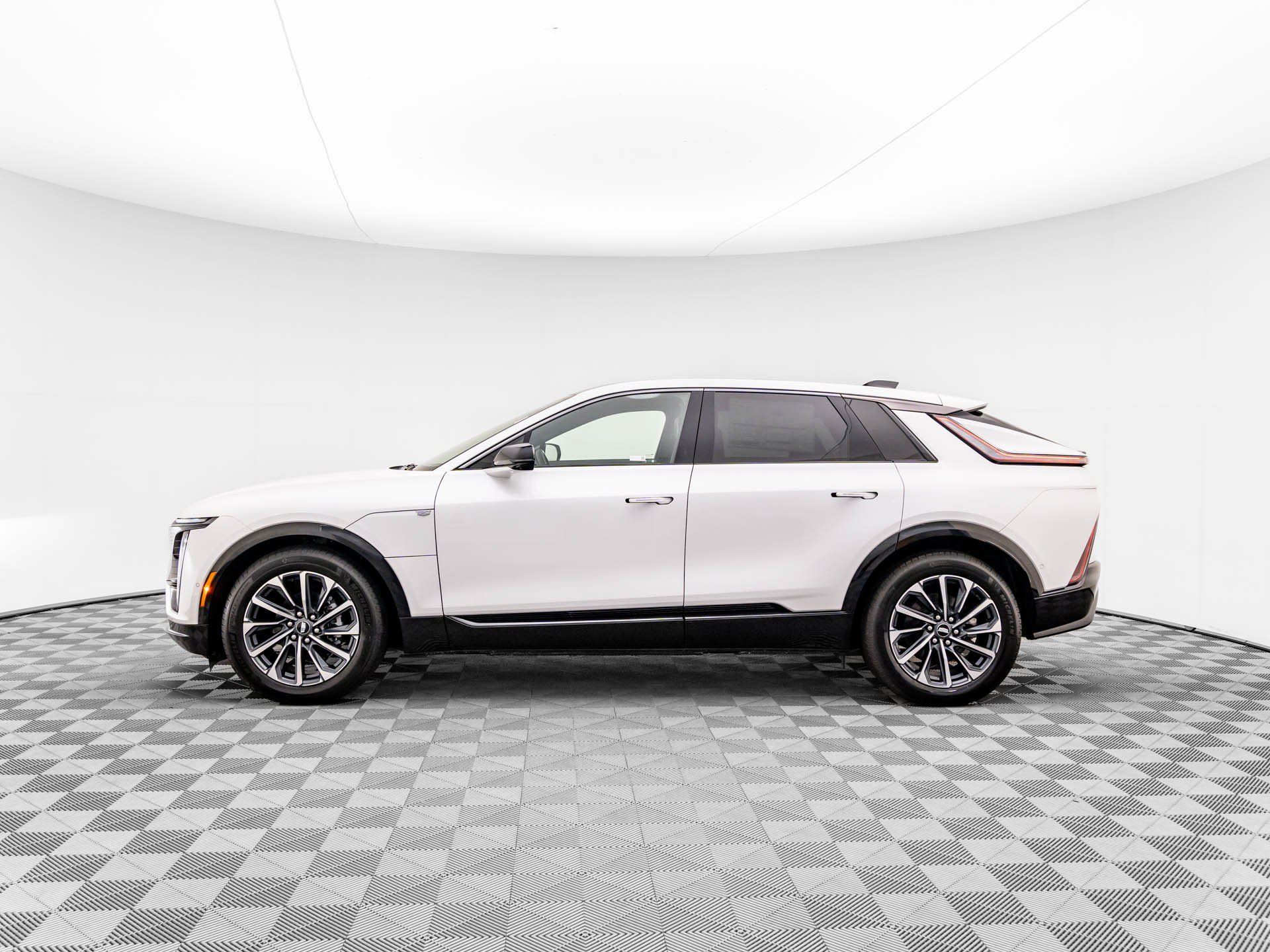 Certified 2025 Cadillac Lyriq Sport AWD/4WD image 5