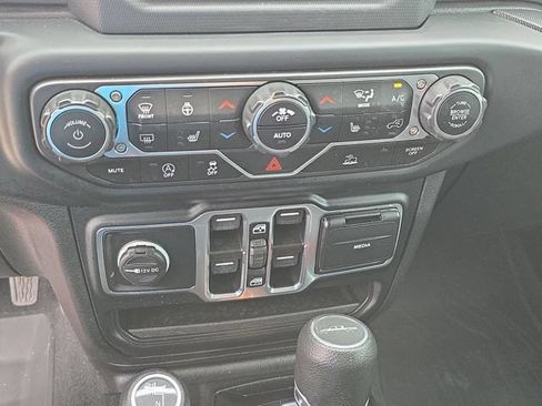 Used 2023 Jeep Gladiator Sport AWD/4WD image 25