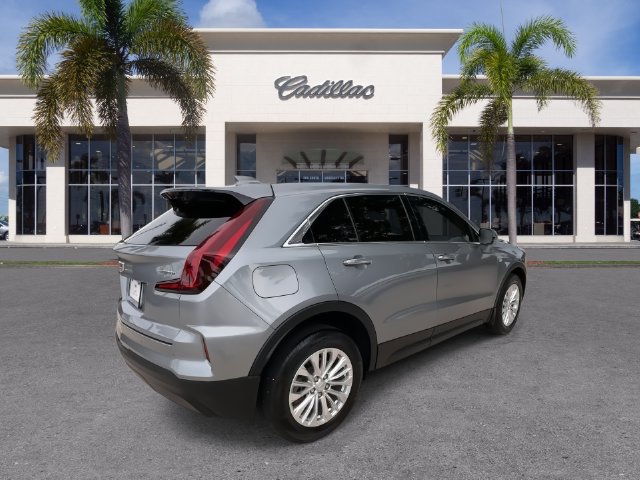 Used 2024 Cadillac XT4 Luxury w/ Cold Weather Package FWD image 14