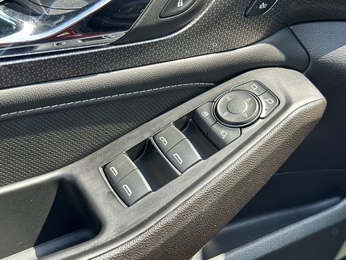 Used 2023 Chevrolet Traverse Premier FWD image 15